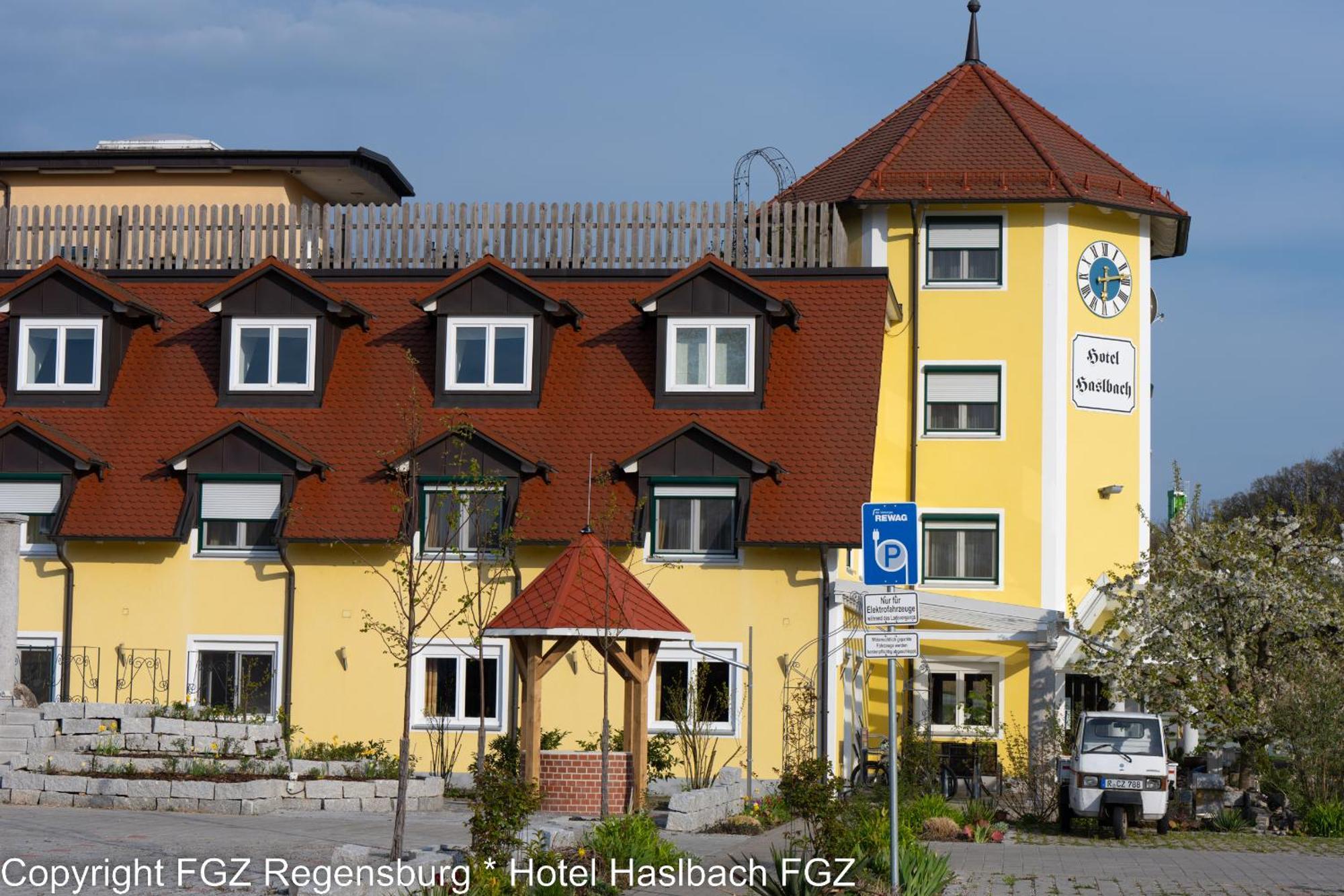 Hotel Haslbach Fgz Zeitlarn Экстерьер фото