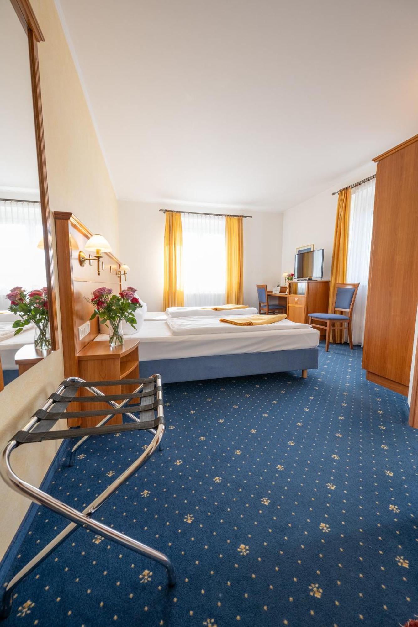 Hotel Haslbach Fgz Zeitlarn Экстерьер фото