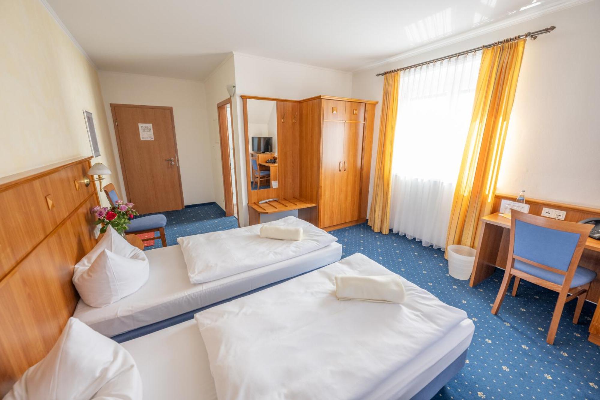 Hotel Haslbach Fgz Zeitlarn Экстерьер фото